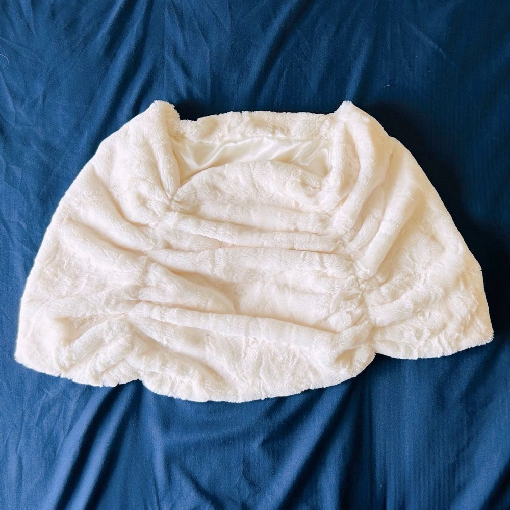 Staples Bridal Faux Fur Cream Shrug, One Size